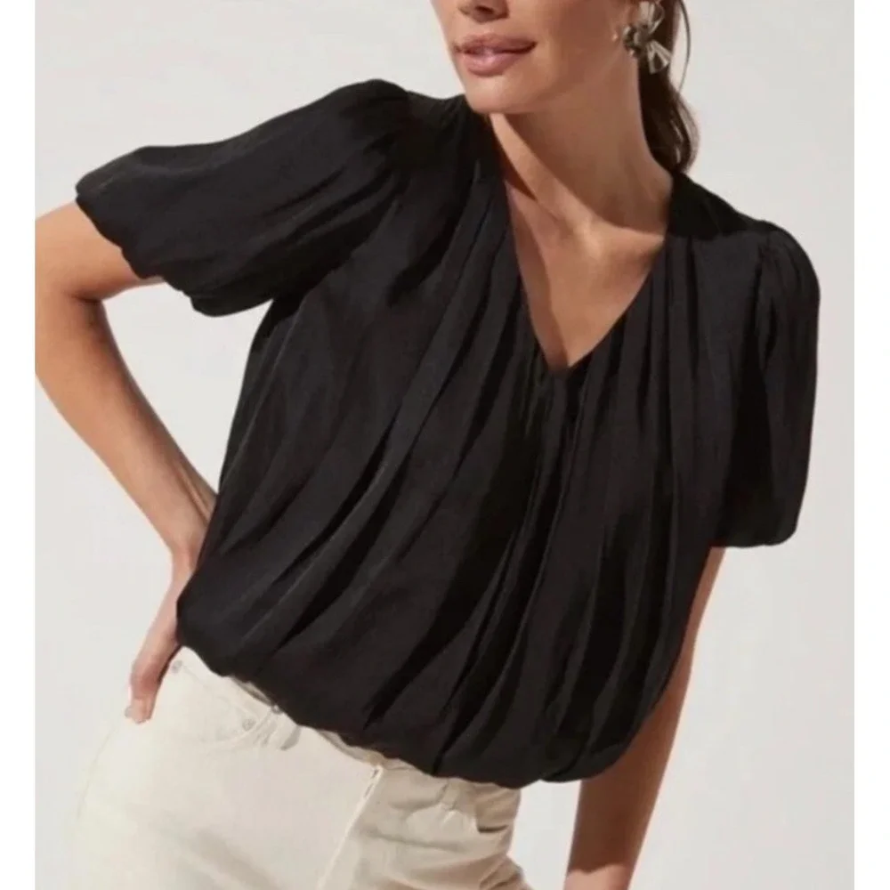 ASTR the Label Blouse Pleated V-Neck Puff‎ Sleeve bubble hem Black Size L